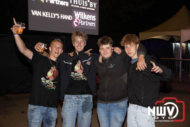 Big Pop Oosterwolde (gld) trapt festivalweekend af met een avond vol meezingers, rock en gezelligheid - &copy; NWVFoto.nl