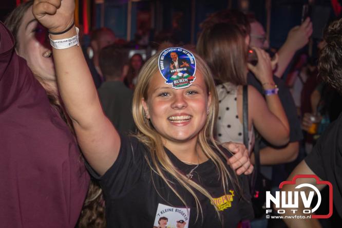 Big Pop Oosterwolde (gld) trapt festivalweekend af met een avond vol meezingers, rock en gezelligheid - &copy; NWVFoto.nl