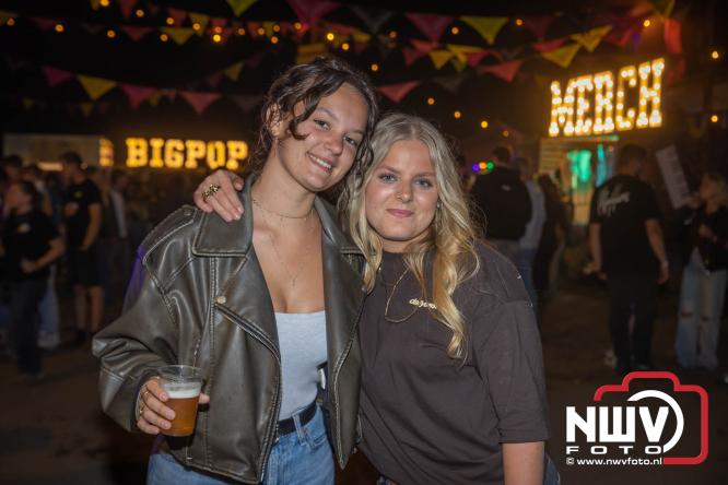 Big Pop Oosterwolde (gld) trapt festivalweekend af met een avond vol meezingers, rock en gezelligheid - &copy; NWVFoto.nl