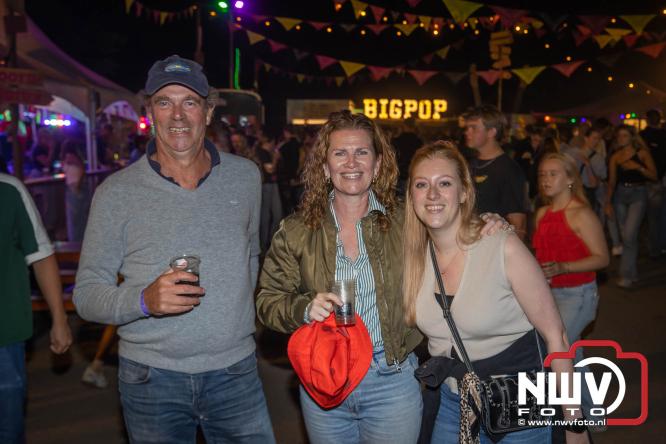 Big Pop Oosterwolde (gld) trapt festivalweekend af met een avond vol meezingers, rock en gezelligheid - &copy; NWVFoto.nl