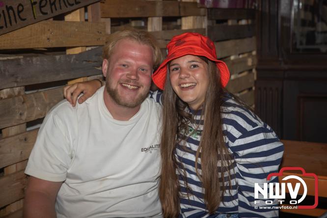 Big Pop Oosterwolde (gld) trapt festivalweekend af met een avond vol meezingers, rock en gezelligheid - &copy; NWVFoto.nl