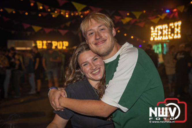 Big Pop Oosterwolde (gld) trapt festivalweekend af met een avond vol meezingers, rock en gezelligheid - &copy; NWVFoto.nl