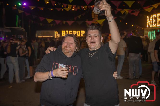 Big Pop Oosterwolde (gld) trapt festivalweekend af met een avond vol meezingers, rock en gezelligheid - &copy; NWVFoto.nl