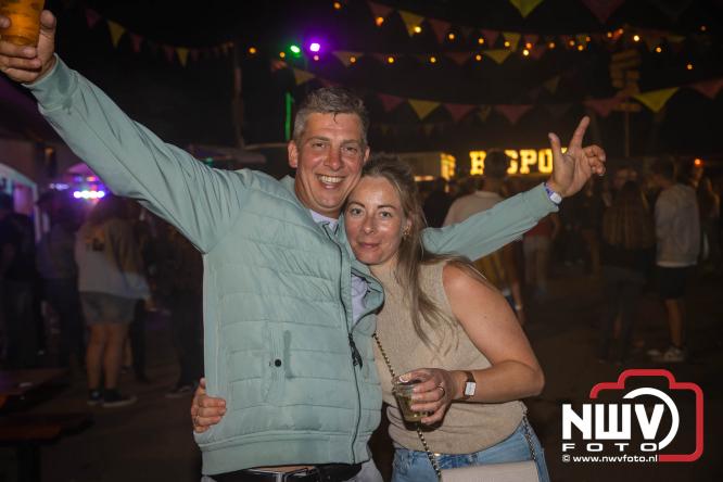 Big Pop Oosterwolde (gld) trapt festivalweekend af met een avond vol meezingers, rock en gezelligheid - &copy; NWVFoto.nl