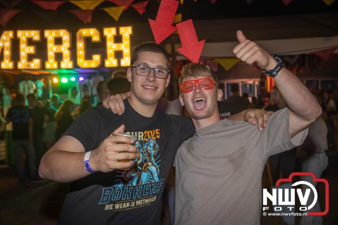 Big Pop Oosterwolde (gld) trapt festivalweekend af met een avond vol meezingers, rock en gezelligheid - &copy; NWVFoto.nl