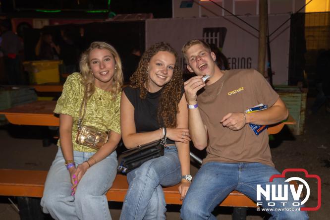 Big Pop Oosterwolde (gld) trapt festivalweekend af met een avond vol meezingers, rock en gezelligheid - &copy; NWVFoto.nl