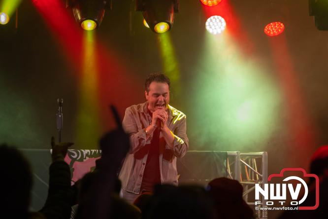 Big Pop Oosterwolde (gld) trapt festivalweekend af met een avond vol meezingers, rock en gezelligheid - &copy; NWVFoto.nl