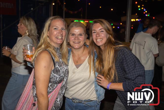 Big Pop Oosterwolde (gld) trapt festivalweekend af met een avond vol meezingers, rock en gezelligheid - &copy; NWVFoto.nl