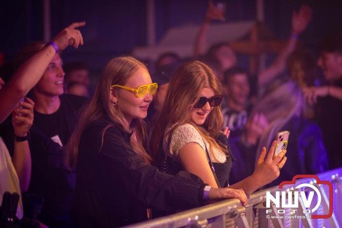Big Pop Oosterwolde (gld) trapt festivalweekend af met een avond vol meezingers, rock en gezelligheid - &copy; NWVFoto.nl