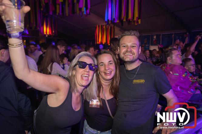 Big Pop Oosterwolde (gld) trapt festivalweekend af met een avond vol meezingers, rock en gezelligheid - &copy; NWVFoto.nl