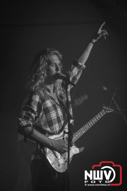 Big Pop Oosterwolde (gld) trapt festivalweekend af met een avond vol meezingers, rock en gezelligheid - &copy; NWVFoto.nl