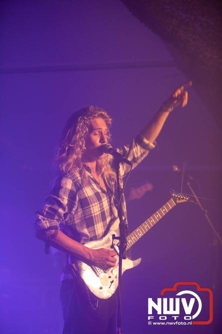 Big Pop Oosterwolde (gld) trapt festivalweekend af met een avond vol meezingers, rock en gezelligheid - &copy; NWVFoto.nl
