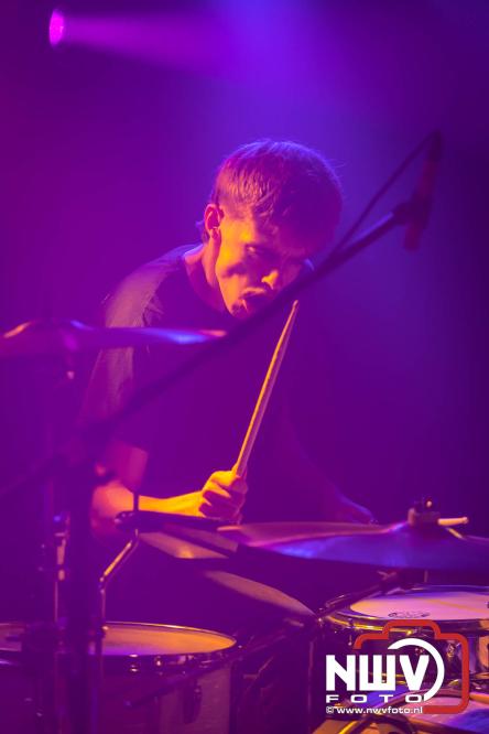Big Pop Oosterwolde (gld) trapt festivalweekend af met een avond vol meezingers, rock en gezelligheid - &copy; NWVFoto.nl