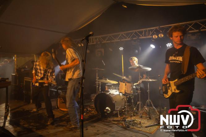 Big Pop Oosterwolde (gld) trapt festivalweekend af met een avond vol meezingers, rock en gezelligheid - &copy; NWVFoto.nl