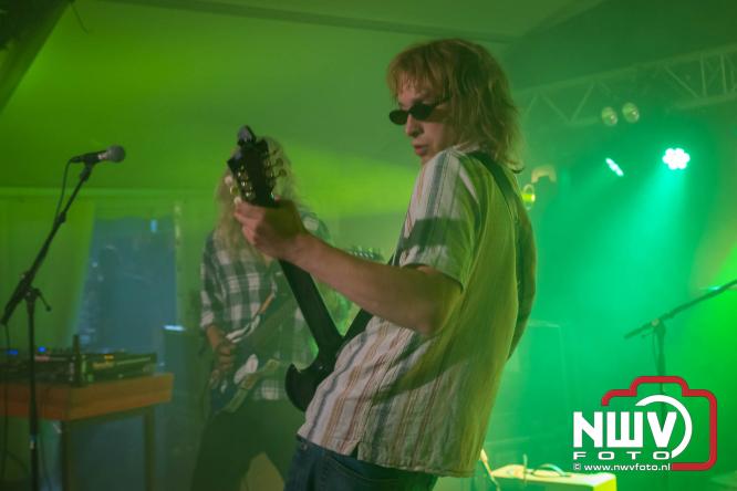 Big Pop Oosterwolde (gld) trapt festivalweekend af met een avond vol meezingers, rock en gezelligheid - &copy; NWVFoto.nl