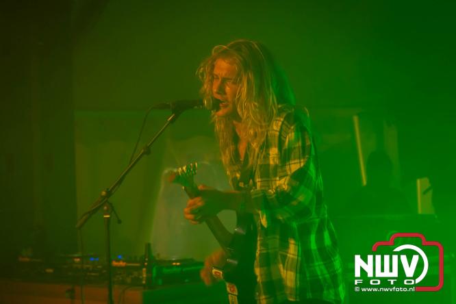 Big Pop Oosterwolde (gld) trapt festivalweekend af met een avond vol meezingers, rock en gezelligheid - &copy; NWVFoto.nl