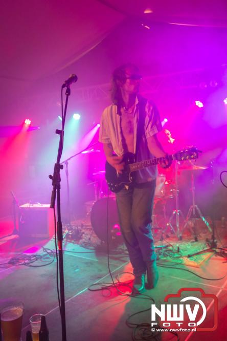 Big Pop Oosterwolde (gld) trapt festivalweekend af met een avond vol meezingers, rock en gezelligheid - &copy; NWVFoto.nl