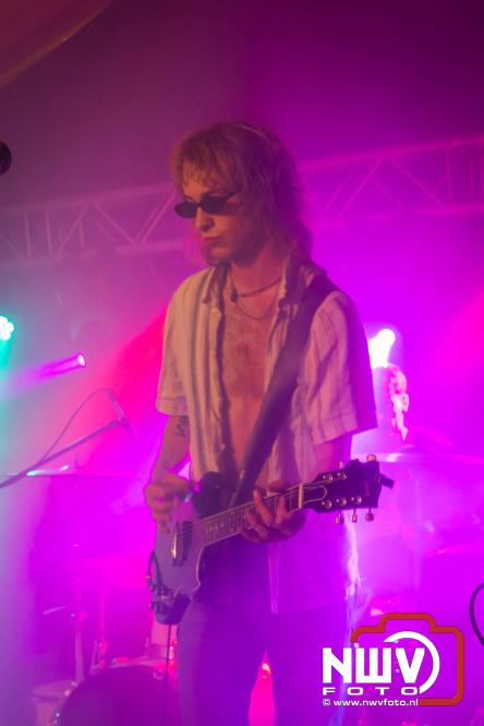 Big Pop Oosterwolde (gld) trapt festivalweekend af met een avond vol meezingers, rock en gezelligheid - &copy; NWVFoto.nl