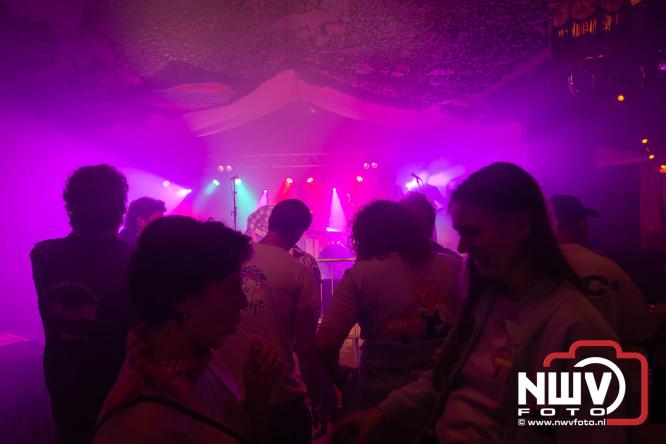 Big Pop Oosterwolde (gld) trapt festivalweekend af met een avond vol meezingers, rock en gezelligheid - &copy; NWVFoto.nl