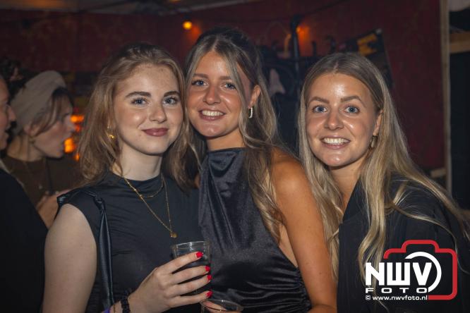 Big Pop Oosterwolde (gld) trapt festivalweekend af met een avond vol meezingers, rock en gezelligheid - &copy; NWVFoto.nl