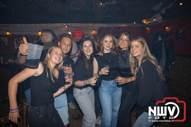 Big Pop Oosterwolde (gld) trapt festivalweekend af met een avond vol meezingers, rock en gezelligheid - &copy; NWVFoto.nl