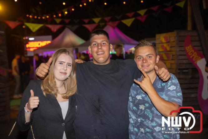 Big Pop Oosterwolde (gld) trapt festivalweekend af met een avond vol meezingers, rock en gezelligheid - &copy; NWVFoto.nl