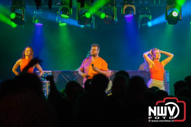 Big Pop Oosterwolde (gld) trapt festivalweekend af met een avond vol meezingers, rock en gezelligheid - &copy; NWVFoto.nl