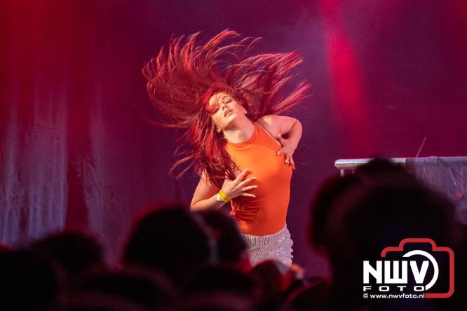 Big Pop Oosterwolde (gld) trapt festivalweekend af met een avond vol meezingers, rock en gezelligheid - &copy; NWVFoto.nl