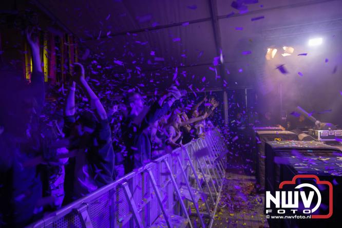Big Pop Oosterwolde (gld) trapt festivalweekend af met een avond vol meezingers, rock en gezelligheid - &copy; NWVFoto.nl
