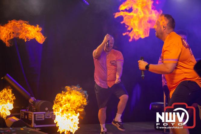 Big Pop Oosterwolde (gld) trapt festivalweekend af met een avond vol meezingers, rock en gezelligheid - &copy; NWVFoto.nl