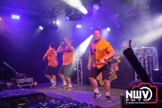 Big Pop Oosterwolde (gld) trapt festivalweekend af met een avond vol meezingers, rock en gezelligheid - &copy; NWVFoto.nl