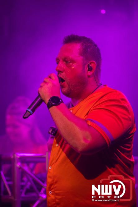 Big Pop Oosterwolde (gld) trapt festivalweekend af met een avond vol meezingers, rock en gezelligheid - &copy; NWVFoto.nl