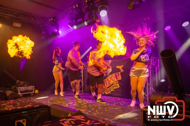 Big Pop Oosterwolde (gld) trapt festivalweekend af met een avond vol meezingers, rock en gezelligheid - &copy; NWVFoto.nl