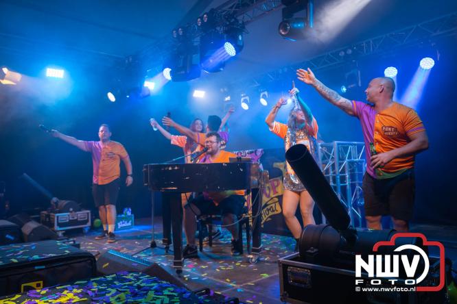 Big Pop Oosterwolde (gld) trapt festivalweekend af met een avond vol meezingers, rock en gezelligheid - &copy; NWVFoto.nl