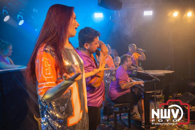 Big Pop Oosterwolde (gld) trapt festivalweekend af met een avond vol meezingers, rock en gezelligheid - &copy; NWVFoto.nl