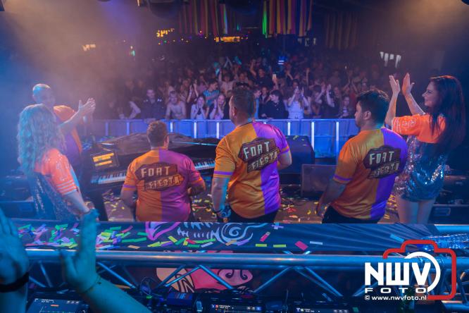 Big Pop Oosterwolde (gld) trapt festivalweekend af met een avond vol meezingers, rock en gezelligheid - &copy; NWVFoto.nl