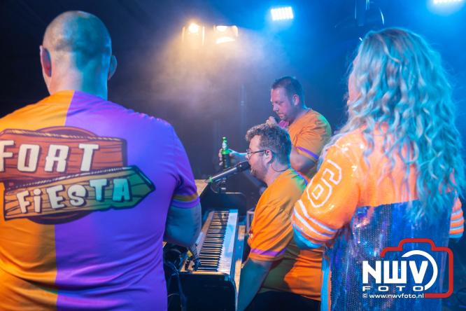 Big Pop Oosterwolde (gld) trapt festivalweekend af met een avond vol meezingers, rock en gezelligheid - &copy; NWVFoto.nl