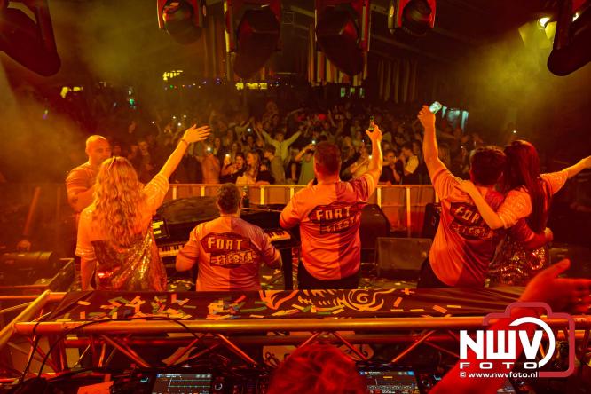 Big Pop Oosterwolde (gld) trapt festivalweekend af met een avond vol meezingers, rock en gezelligheid - &copy; NWVFoto.nl
