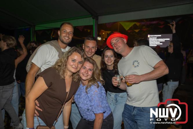 Big Pop Oosterwolde (gld) trapt festivalweekend af met een avond vol meezingers, rock en gezelligheid - &copy; NWVFoto.nl