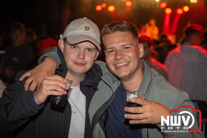 Big Pop Oosterwolde (gld) trapt festivalweekend af met een avond vol meezingers, rock en gezelligheid - &copy; NWVFoto.nl