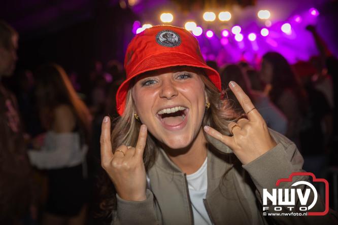 Big Pop Oosterwolde (gld) trapt festivalweekend af met een avond vol meezingers, rock en gezelligheid - &copy; NWVFoto.nl