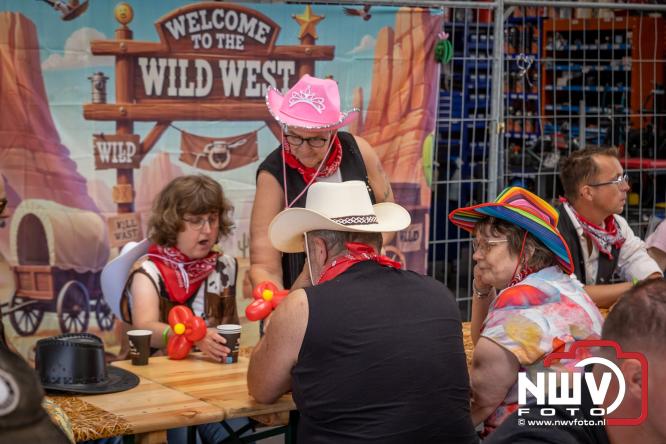 Geslaagde TruckRun Noordwest Veluwe met 111 vrachtwagens door Oldebroek en Elburg. - &copy; NWVFoto.nl