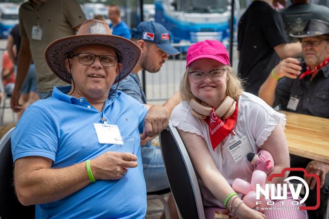 Geslaagde TruckRun Noordwest Veluwe met 111 vrachtwagens door Oldebroek en Elburg. - &copy; NWVFoto.nl