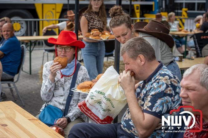 Geslaagde TruckRun Noordwest Veluwe met 111 vrachtwagens door Oldebroek en Elburg. - &copy; NWVFoto.nl