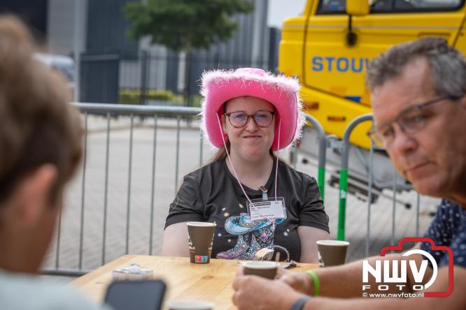 Geslaagde TruckRun Noordwest Veluwe met 111 vrachtwagens door Oldebroek en Elburg. - &copy; NWVFoto.nl