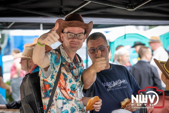 Geslaagde TruckRun Noordwest Veluwe met 111 vrachtwagens door Oldebroek en Elburg. - &copy; NWVFoto.nl