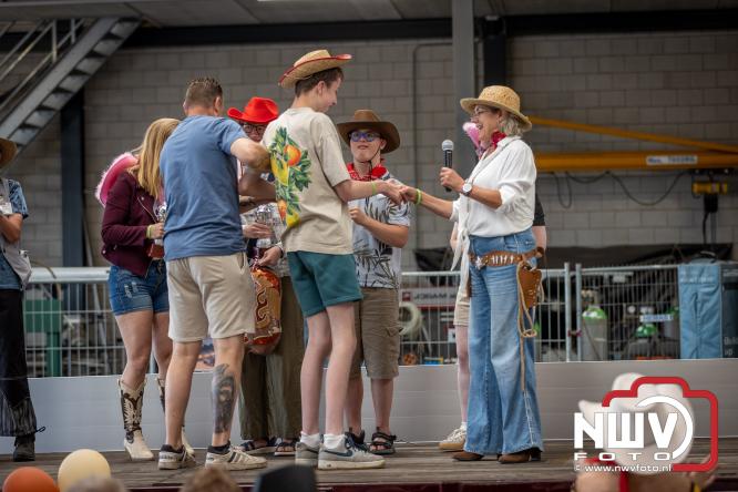 Geslaagde TruckRun Noordwest Veluwe met 111 vrachtwagens door Oldebroek en Elburg. - &copy; NWVFoto.nl