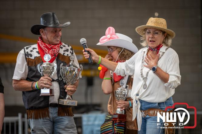 Geslaagde TruckRun Noordwest Veluwe met 111 vrachtwagens door Oldebroek en Elburg. - &copy; NWVFoto.nl