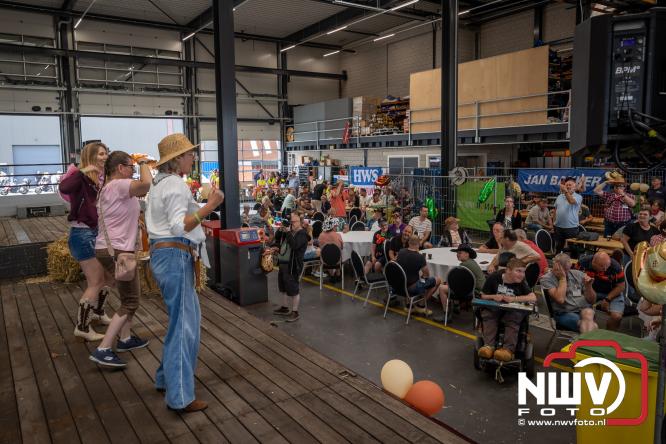 Geslaagde TruckRun Noordwest Veluwe met 111 vrachtwagens door Oldebroek en Elburg. - &copy; NWVFoto.nl