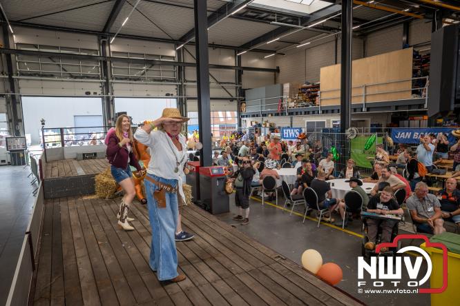 Geslaagde TruckRun Noordwest Veluwe met 111 vrachtwagens door Oldebroek en Elburg. - &copy; NWVFoto.nl